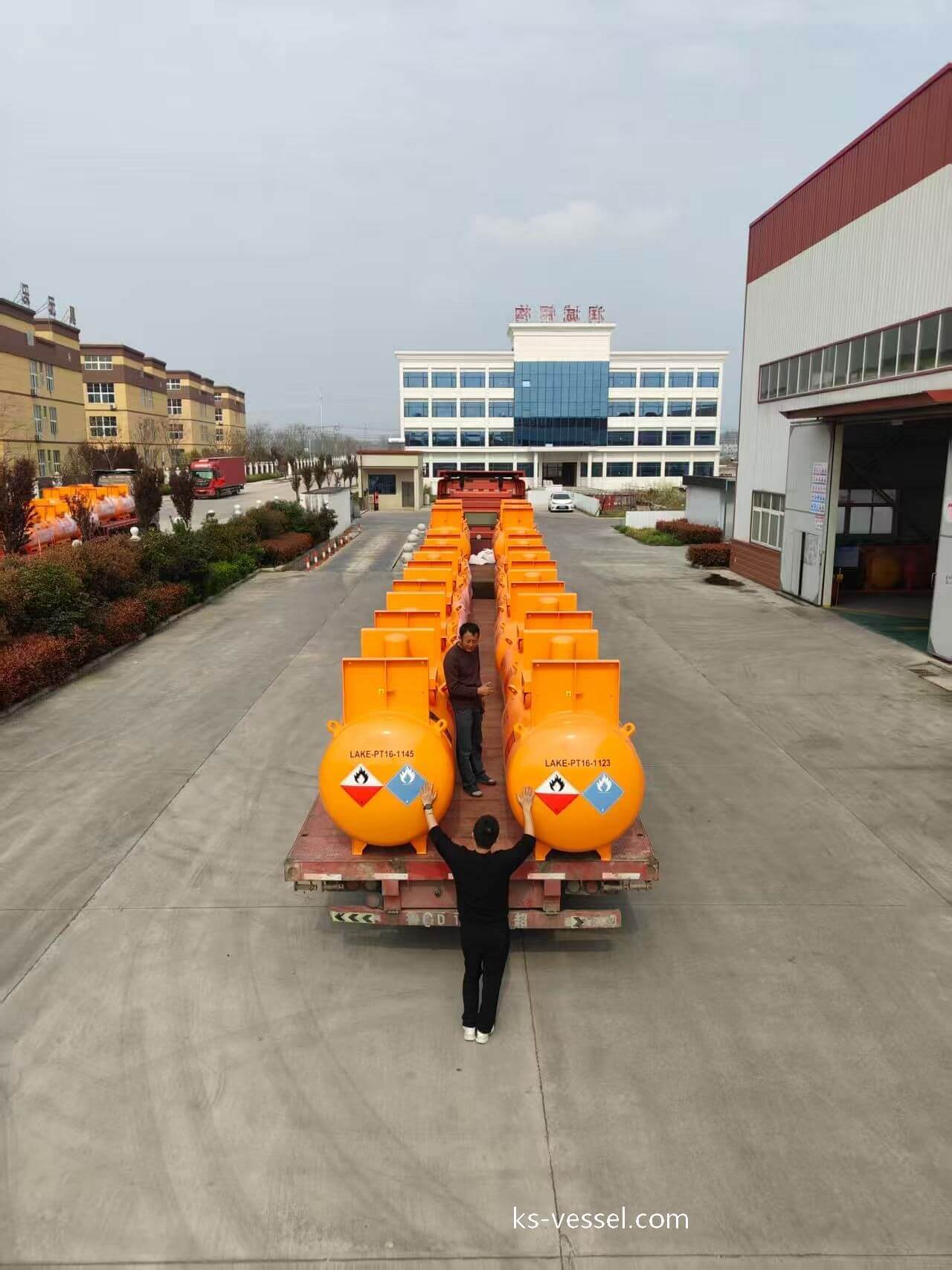 Stainless Steel T21 KS1630 UN3394 3399 C 430 Portable Tank Cylinder (3) (1) Stainless Steel T21 KS1630 UN3394 3399 C 430 Portable Tank Cylinder (3) (1)