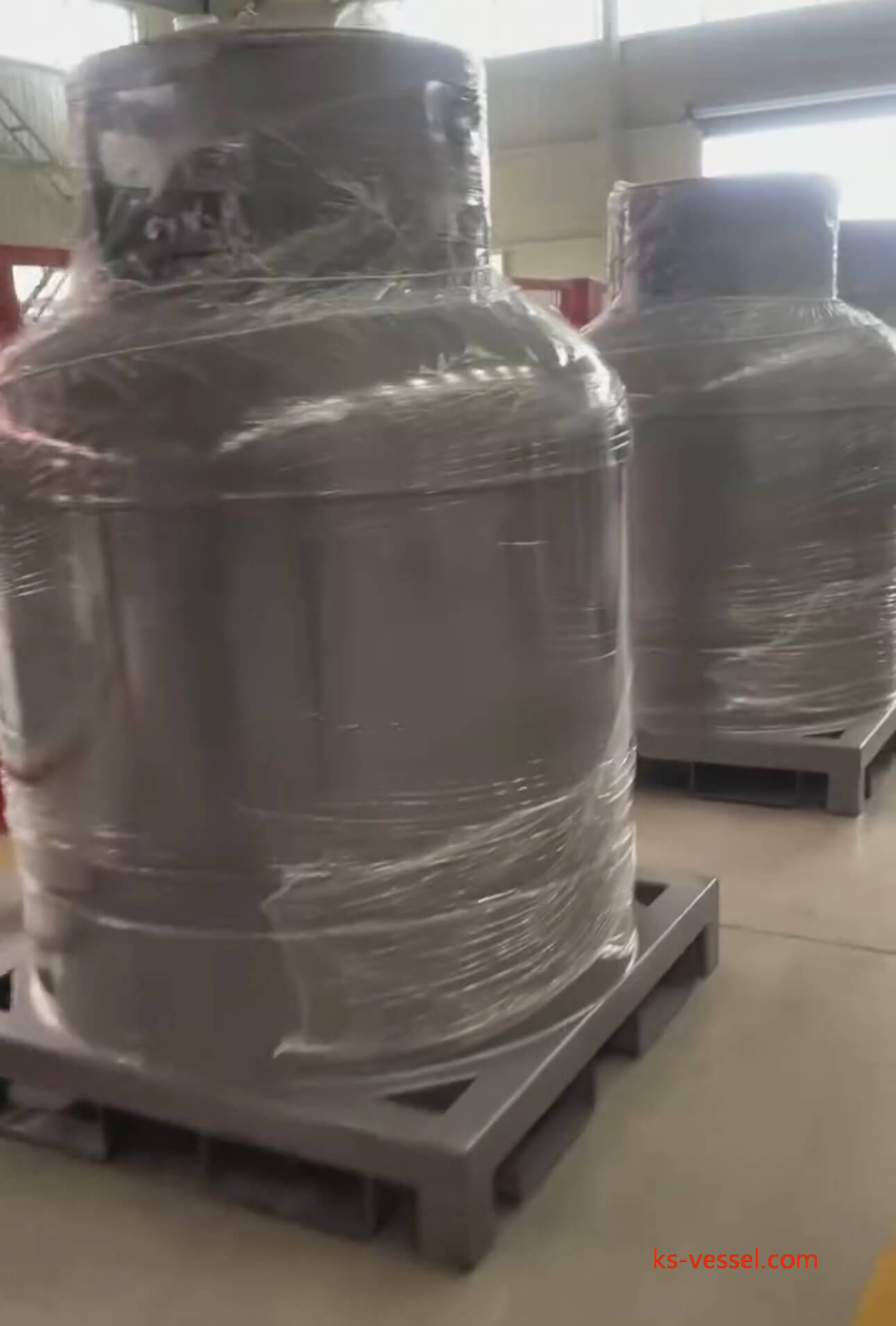 _Si2Cl6 Hexachlorodisilane HCDS Gas Cylinders UN2987 Stainless Steel Portable Tanks (2)