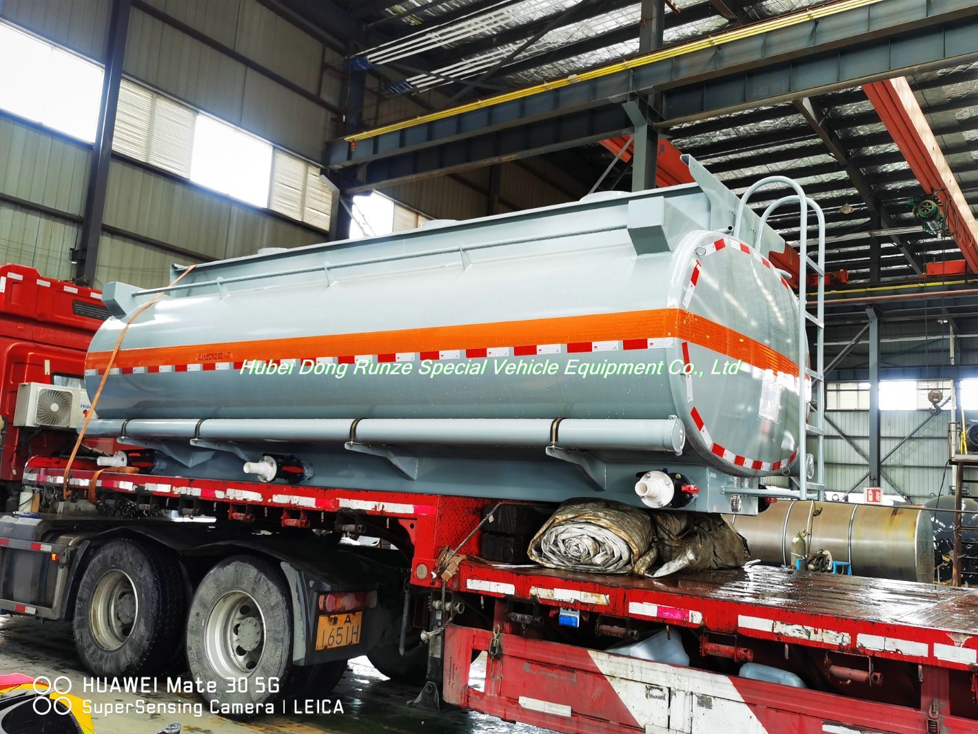  Customize 13.5KL Steel Lined 18mm LDPE Tank Tanker Body for Transport Hydrochloric Acid 