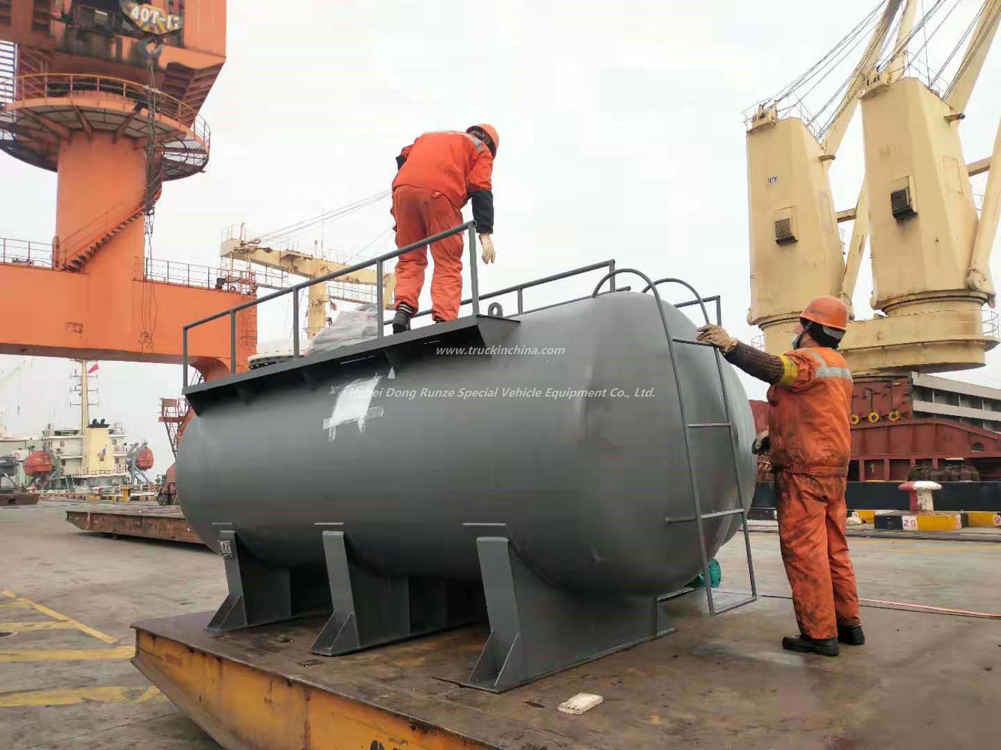 Customized Hydrochloric Acid Storage Tank 4000L Lined for Vietnam (Steel-lined Plastic PE Tank 4m3 Transportable Tanks)