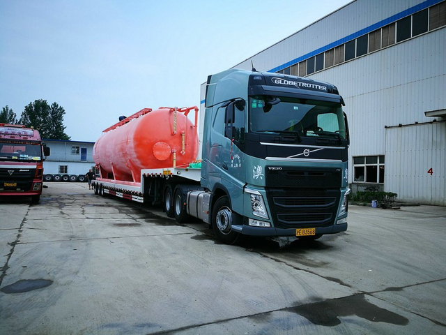 China Made 500bbl Frac Tank for Hydrochloric Acid 32%, PE Lining Tanks for Iraq Market